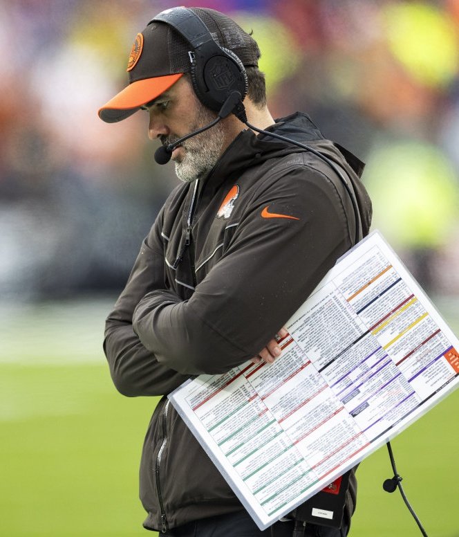 Joe Flacco is washed and Jerry Jeudy is leading the league in drops but overall, Kevin Stefanski's offensive scheme is horrendous as well.

Everything is basic, there's no creativity and most of the plays are super predictable.

Something has to change. #Browns