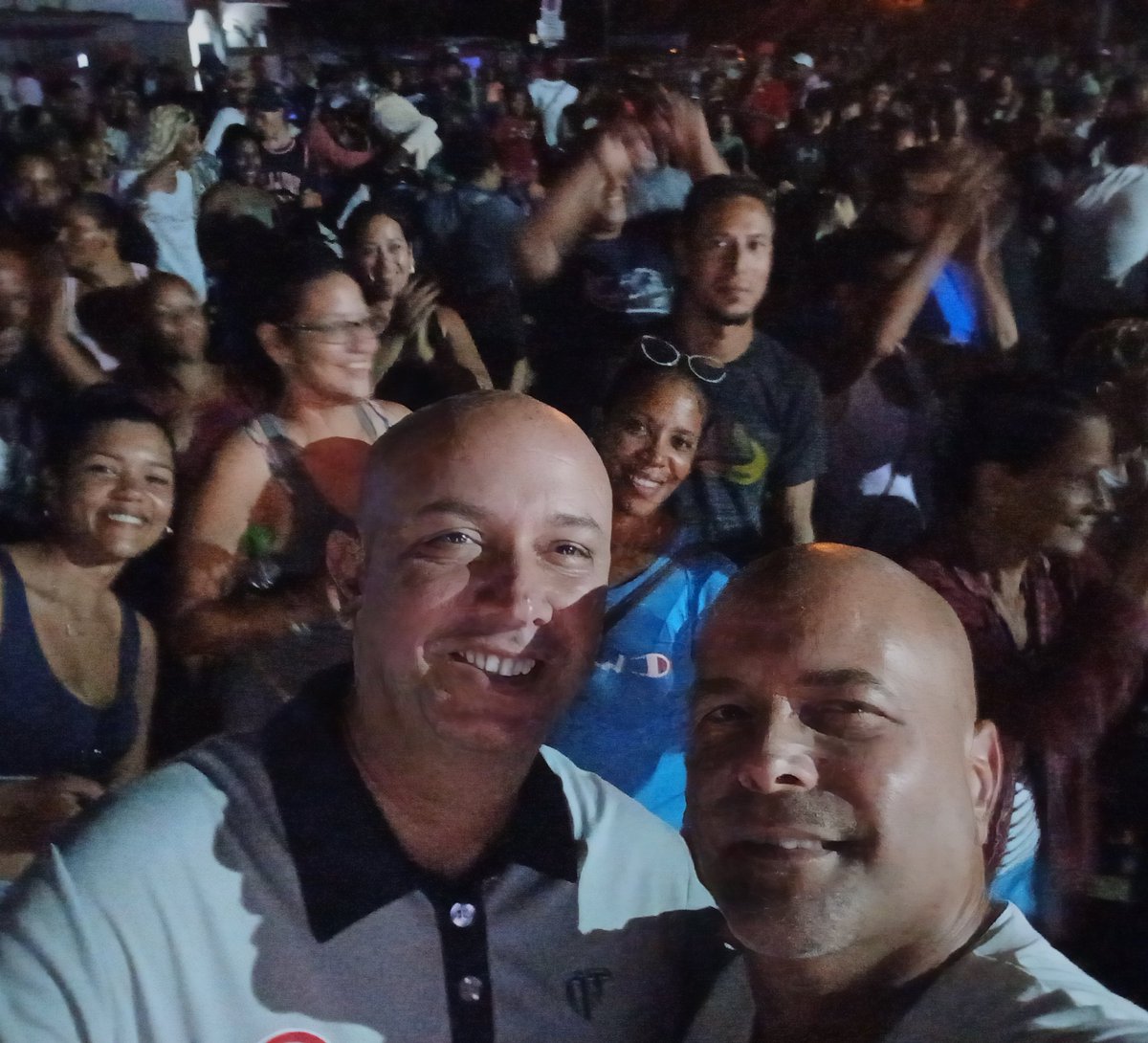 El Héroe de la República de Cuba y Coordinador Nacional de los <a href="/cdr_cuba/">CDR de Cuba</a> , <a href="/GHNordelo5/">Gerardo Hdez. Nordelo</a> ,festejó junto a cederistas en el Consejo Popular Rivas Fragas en #CiegodeAvila.  #LatirAvileño <a href="/DiazCanelB/">Miguel Díaz-Canel Bermúdez</a> <a href="/JHGcasanova/">julio Heriberto Gómez Casanova</a>