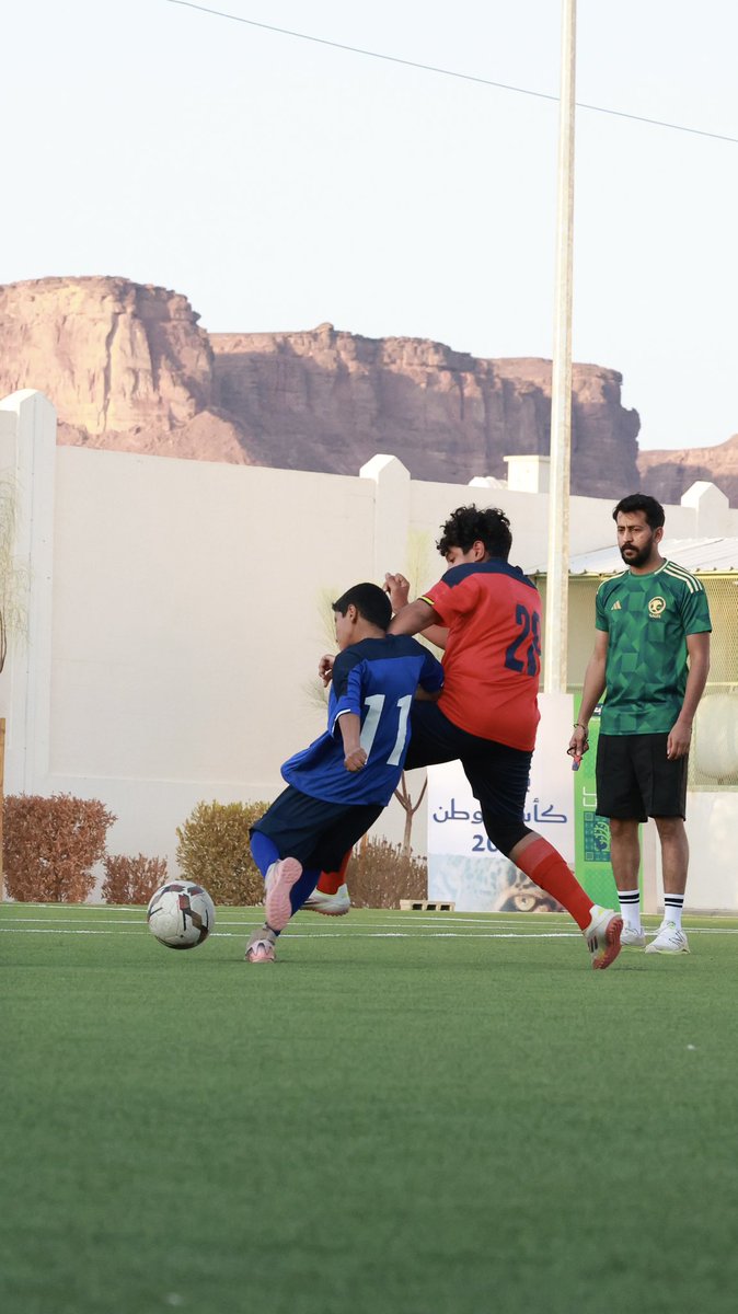 SportAlUla's tweet photo. من منافسات 
 #بطولة_كأس_الوطن للناشئين 🏆💚⚽️

بمشاركة مدارس #العلا، وتنظيم #نادي_العلا 
ضمن برامج المسؤولية الاجتماعية 💙🤎

بطولة مدرسية تُجسّد دور الرياضة في اكتشاف المواهب وبناء جيل واعد 👏.

#نحن_العلا | #المسؤولية_الاجتماعية https://t.co/VYl4zJjpvf