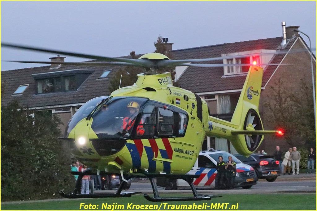Lifeliner1 landt voor medische noodsituatie in Uithoorn
traumaheli-mmt.nl/lifeliner1-lan…