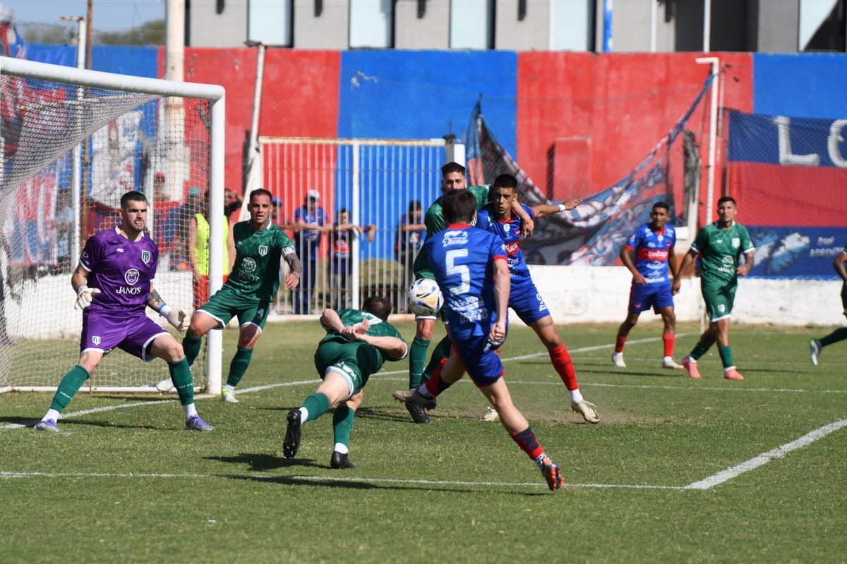 ClubAGuemes's tweet photo. [Primera Nacional]
Inicio del Segundo Tiempo
@ClubAGuemes 1-0 @Oficial_CASM

#Fecha33
#VamosLosGauchos
#OrgulloSantiagueño https://t.co/ksodafNWkN