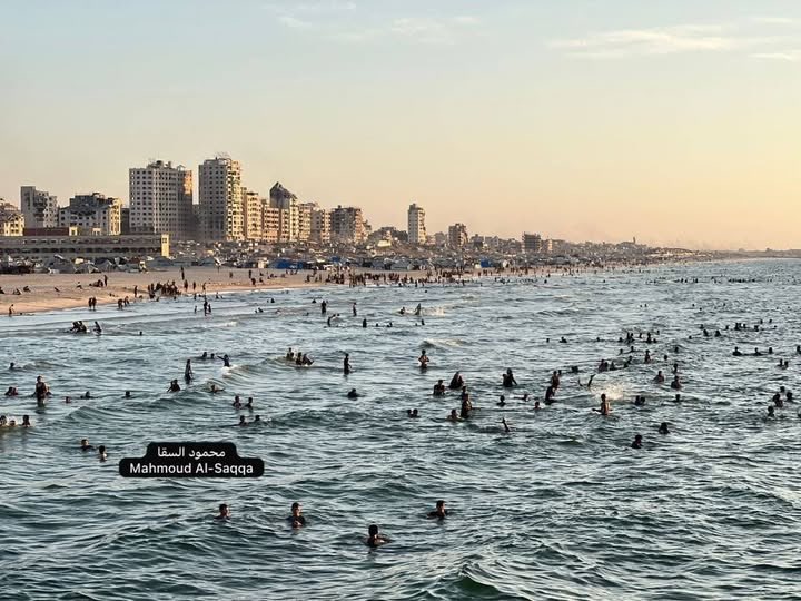 Ayer mostré la Franja de Gaza de 2023 antes de la guerra. Esta foto es de hoy, septiembre 2025, en medio del genocidio imaginario que denuncian en Europa.