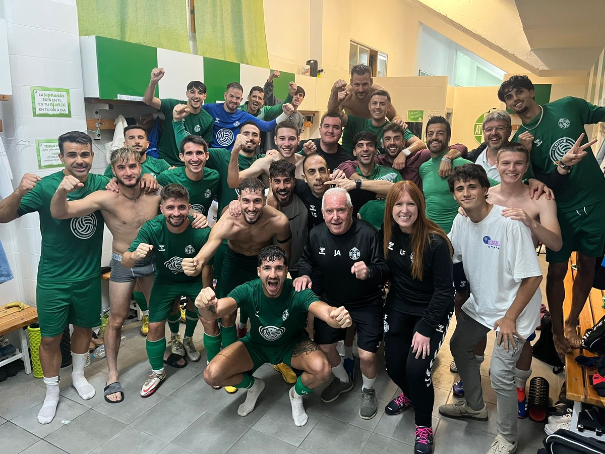 Y La Juventud 🏟 volvió a sonreír 😁. 

➕3⃣ 💪🏻🍍

#InsistirResistirPersistir 🤜🏻🤛🏻

#SomosManchaReal 💚💜

#YoSoyVerde 🦾