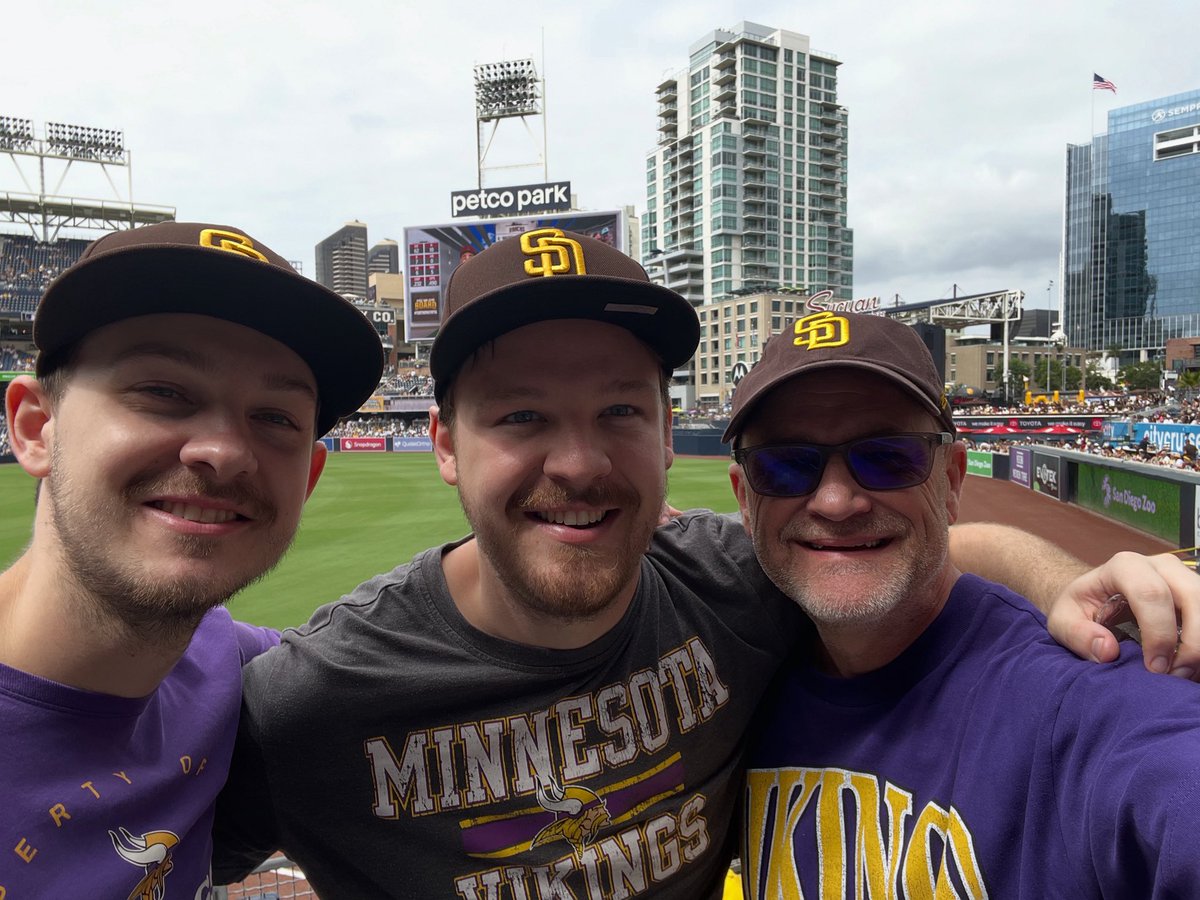 GoTwins87's tweet photo. #FORTHEFAITHFUL https://t.co/UxVSB1MbTz