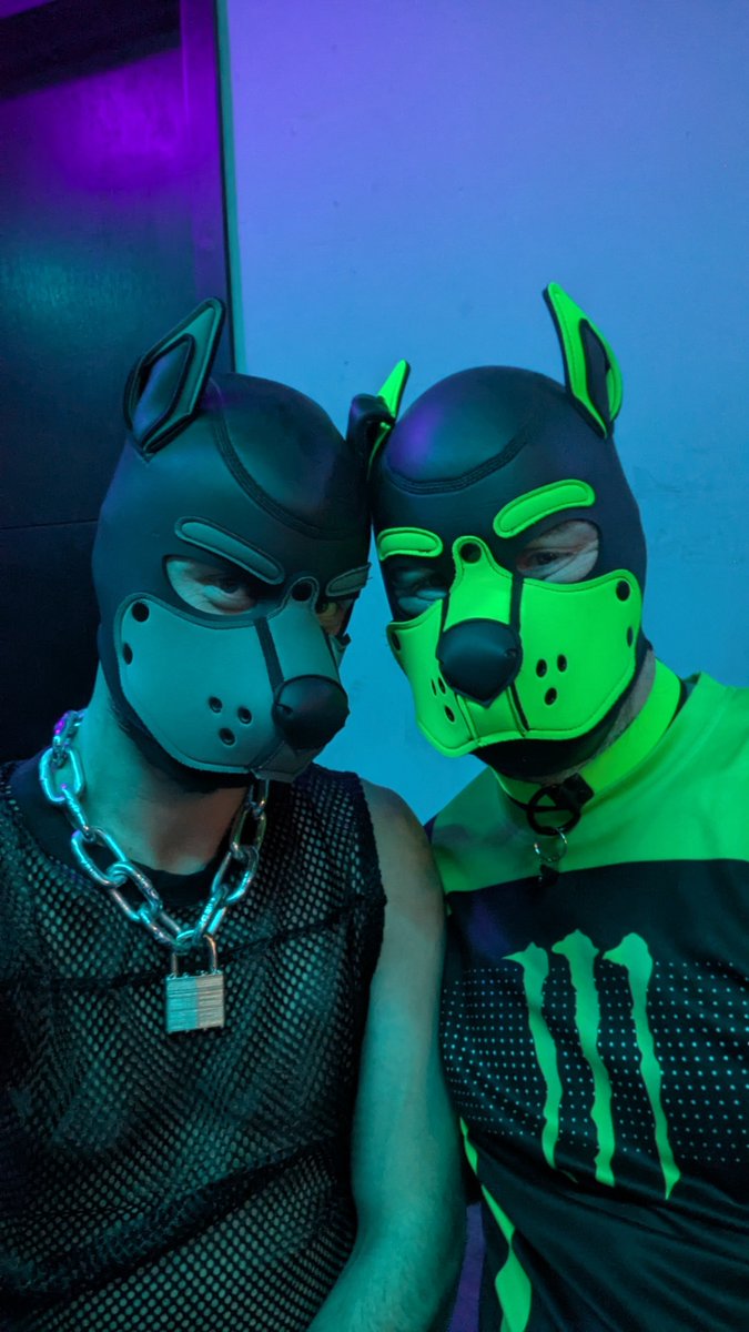 SecondSkinStk's tweet photo. A great day at Scritches  #pupplay #gaykink #gaypup #rubber #gayrubber #rubberkink #rubberfetish https://t.co/KzvXgFHM4r