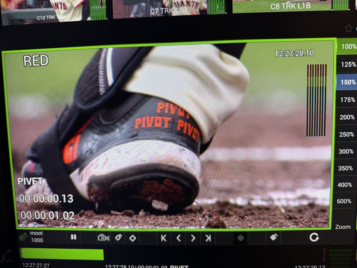 Epic shoes to wear on his last game 🥹