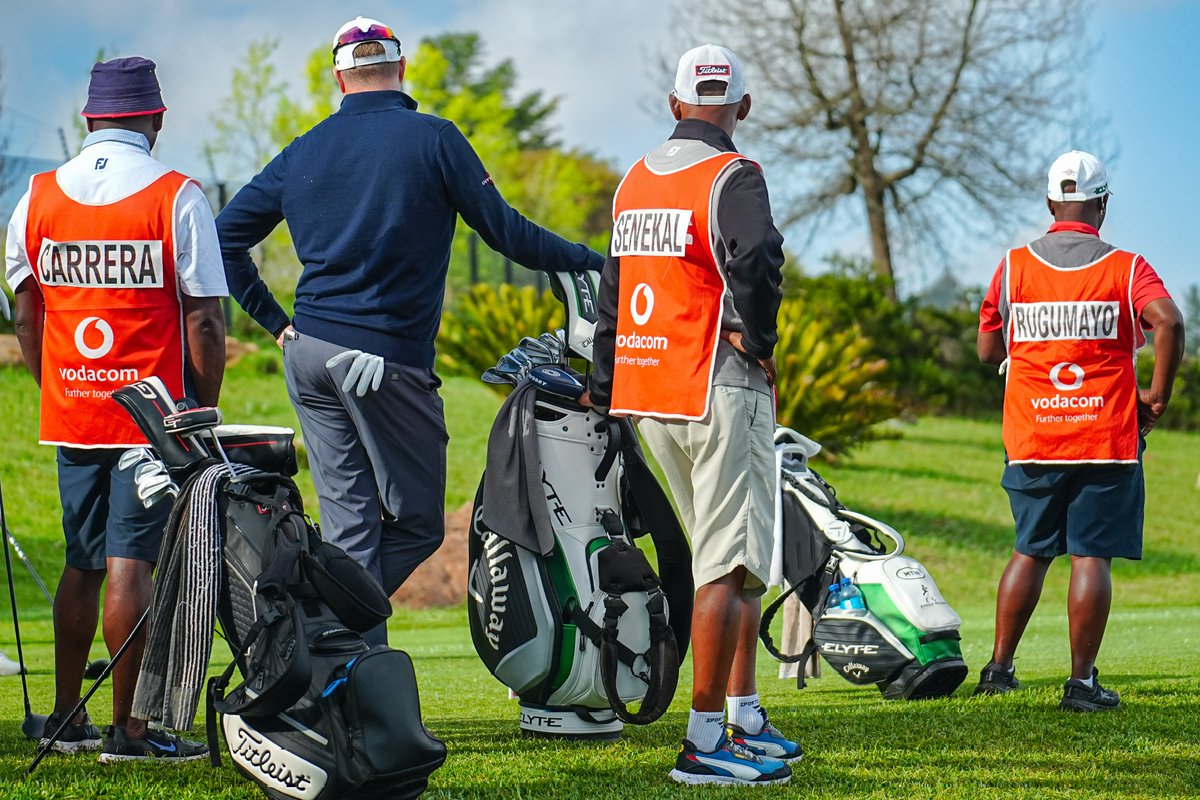 Luis Carrera and Ronald Rugumayo ended the VOG-Devonvale final round on a high note, sharing a handshake and a smile.