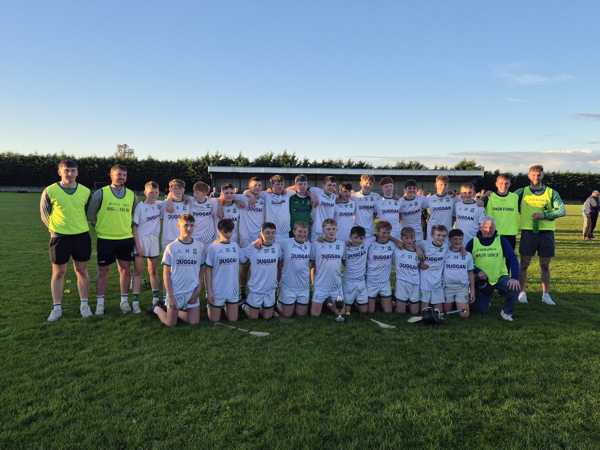 MidTipp_Coiste's tweet image. Gleeson Quarries Mid U15B Hurling Final 
Congratulations to @HolycrossBallyc who defeated @Loughmore_Gaa in this evening's final. 

Captain and Man of the Match a
Paul Ryan pictured accepting his awards from Sponsor Michelle McKelvey and Mid Chairman John Fahey.