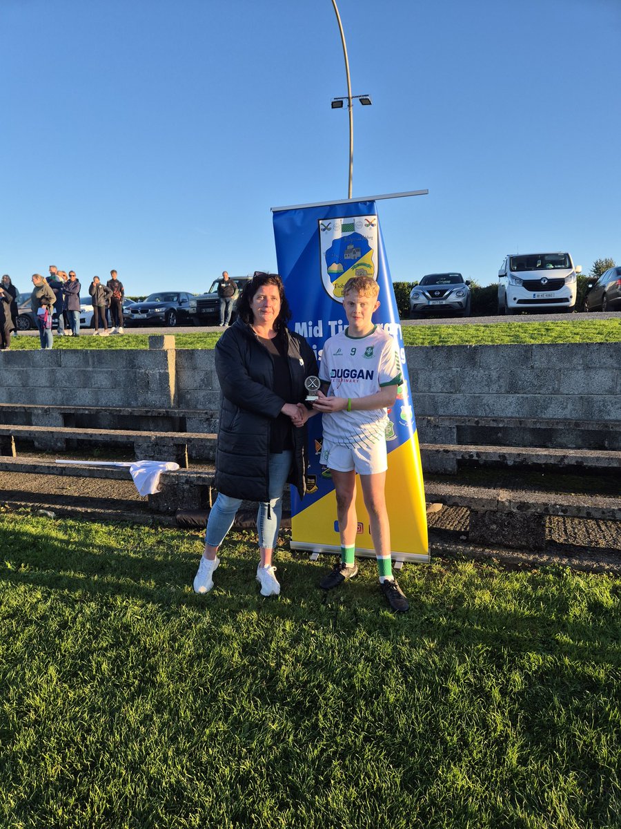 MidTipp_Coiste's tweet image. Gleeson Quarries Mid U15B Hurling Final 
Congratulations to @HolycrossBallyc who defeated @Loughmore_Gaa in this evening's final. 

Captain and Man of the Match a
Paul Ryan pictured accepting his awards from Sponsor Michelle McKelvey and Mid Chairman John Fahey.