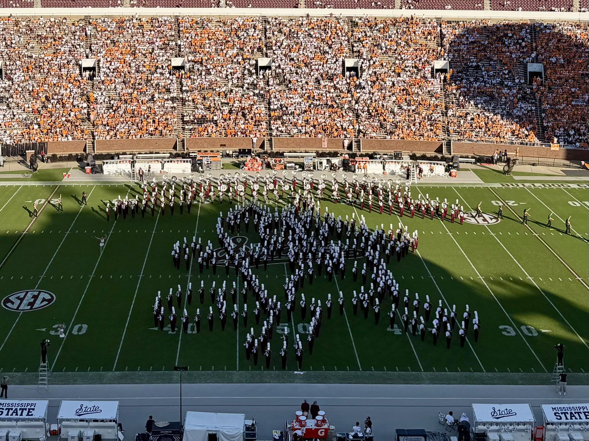 maroonband's tweet photo. Great atmosphere yesterday at DWS!! Check out halftime highlights with music from @LooneyTunes, @OfficialBlueyTV, Phineas and Ferb, and Doug. https://t.co/tOGMDFVASX