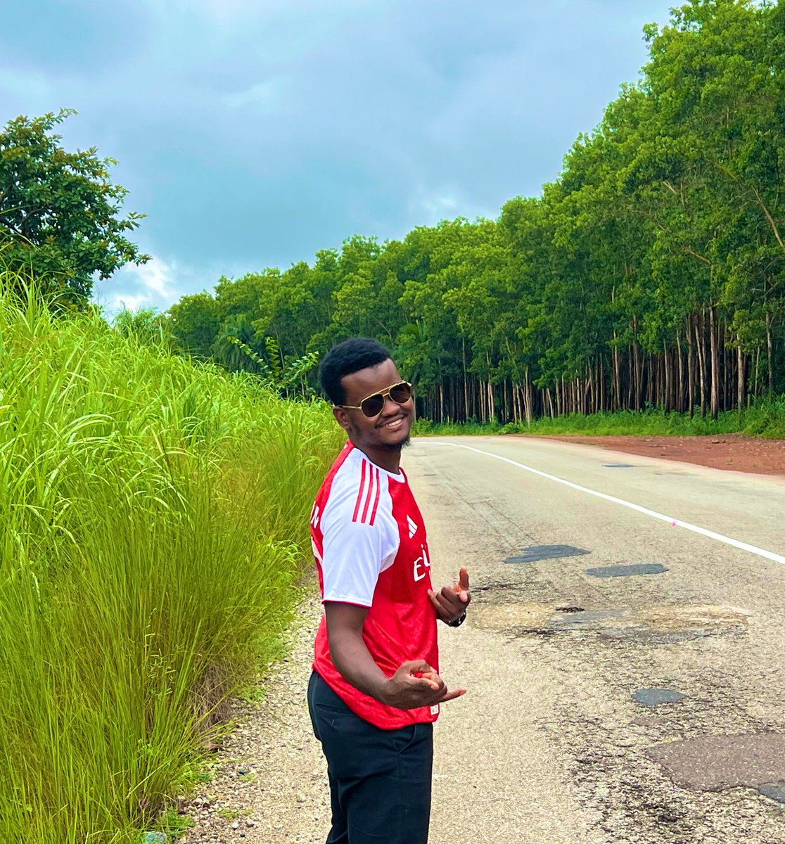 We remain the GUNNERS as Man United fans and their bad heart are in pains 😂😂