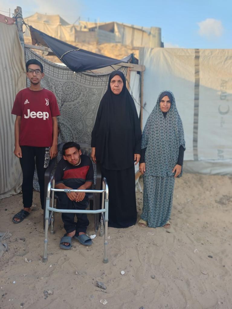 AlstryJlal67450's tweet photo. This is my family, my sister is mentally ill, my poor mother, my big brother is paralyzed, and my little brother can't see well in his eye. He needs treatment, and he's the only one who can meet my https://t.co/Rd2pkotOh3…
@oliveegirl @P0EImaging https://t.co/vKAkEyHhkl