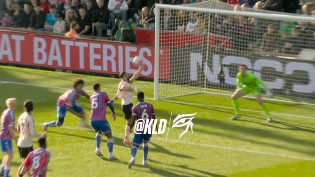 n8rss's tweet image. اي ليفربولي يتكلم عن التحكين انت ماتستحي قسم بالله مسجل هدف امس بهالطريقه حسبي الله عليك من فريق وقبحكم الله من جمهور