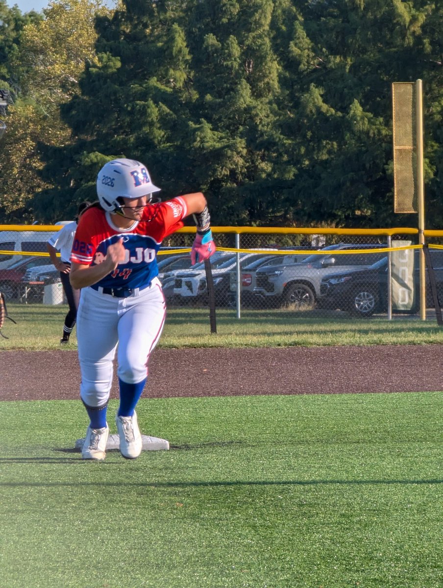Gabby_Deveau's tweet photo. Had fun in Columbus this weekend with my @MojoMunoz18u team - felt great on the mound and doing my job hitting lead-off.  Had a blast picking up a few innings on first too 🧡💙🧡 Can't wait to play in Canton next weekend!
@saline_softball https://t.co/e09snnUDE9