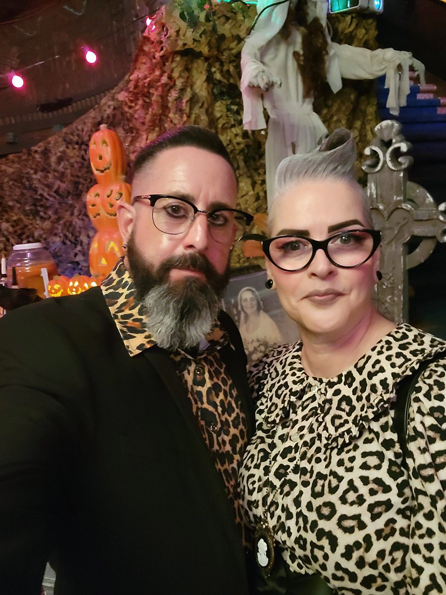 jstone138's tweet photo. Damn we cute...
#tikigothclub #tikigoth #eldergoth
#kreepyj https://t.co/k457tvnYLk