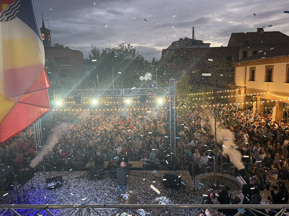 angelalvarez's tweet photo. Arrancamos las fiestas de San Miguel en #LasRozas.

Muy felices fiestas a todos Roceños y a las peñas que son el alma de las fiestas junto con nuestros vecinos.

¡Nos vemos en las calles! https://t.co/PkIjgQqN19