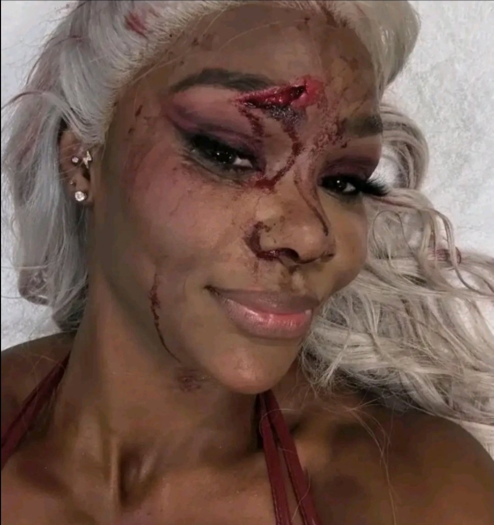 FasGameplays's tweet photo. Así quedo #jadecargill después de su corte en la lucha y el Botch del año con Nia Jax y Tiffan Stratton #wwe #SmackDown https://t.co/c23xm08geT