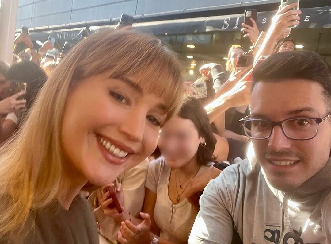 JLawrenceARG's tweet photo. Algunas selfies de Jennifer Lawrence con fans en #SanSebastianFilmFestival https://t.co/TvtX80gAYC