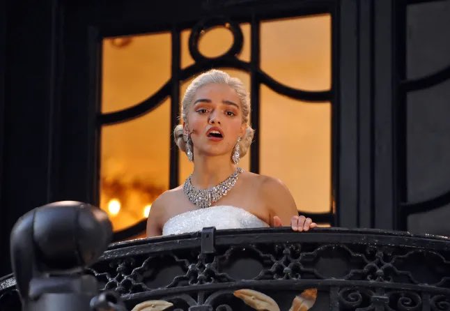 soleaflowers's tweet photo. if i had a nickel for every time rachel zegler played a role with an iconic balcony scene, i’d have 3 nickels. which isn’t a lot, but it’s weird that it happened three times, right? https://t.co/scYUJeowtl