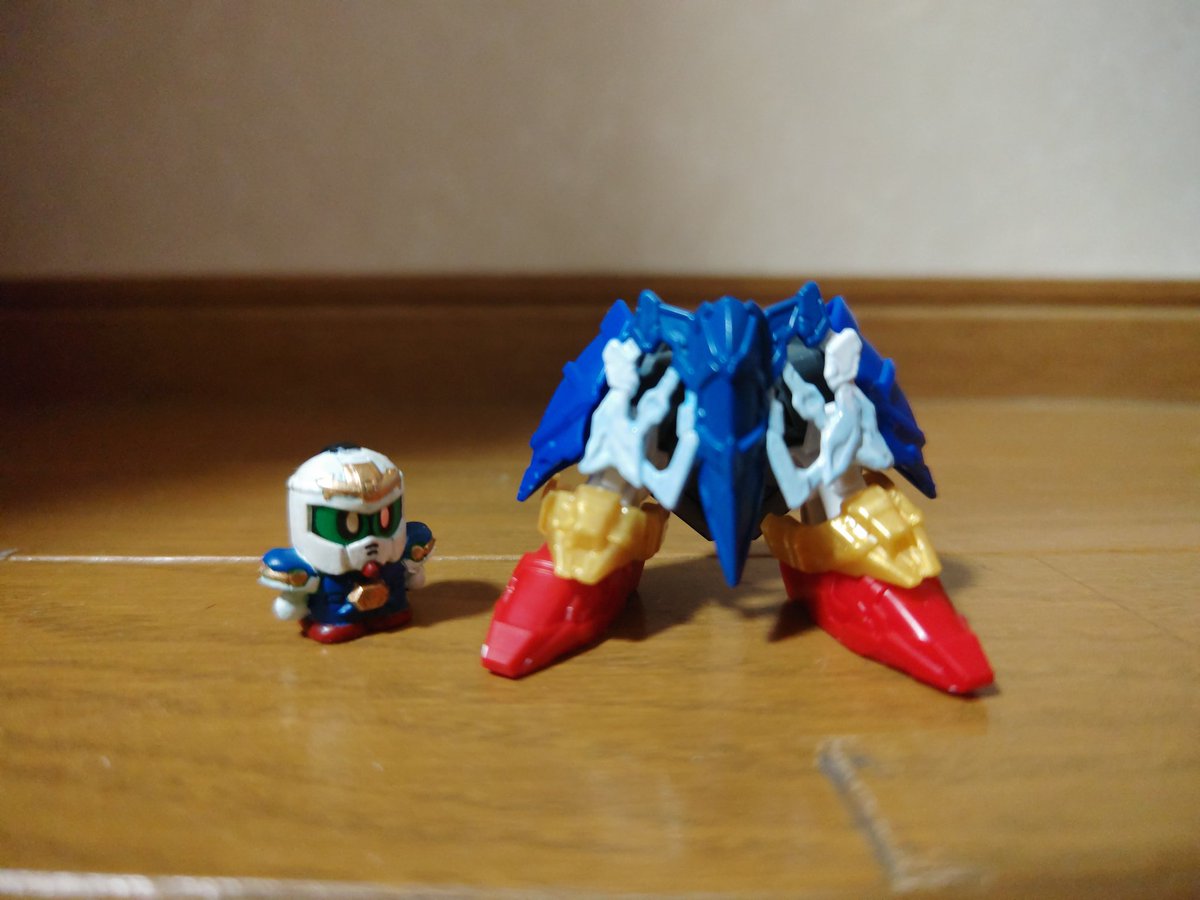 mitur0w's tweet photo. おはようございます！
空気主人公の悪あがき　その3
前後スカートを塗装しました。
これでより武者ウイングゼロに近づくことができました。
シーパンツァーも届きましたが後日組み立て予定。 https://t.co/O6mH19SofY