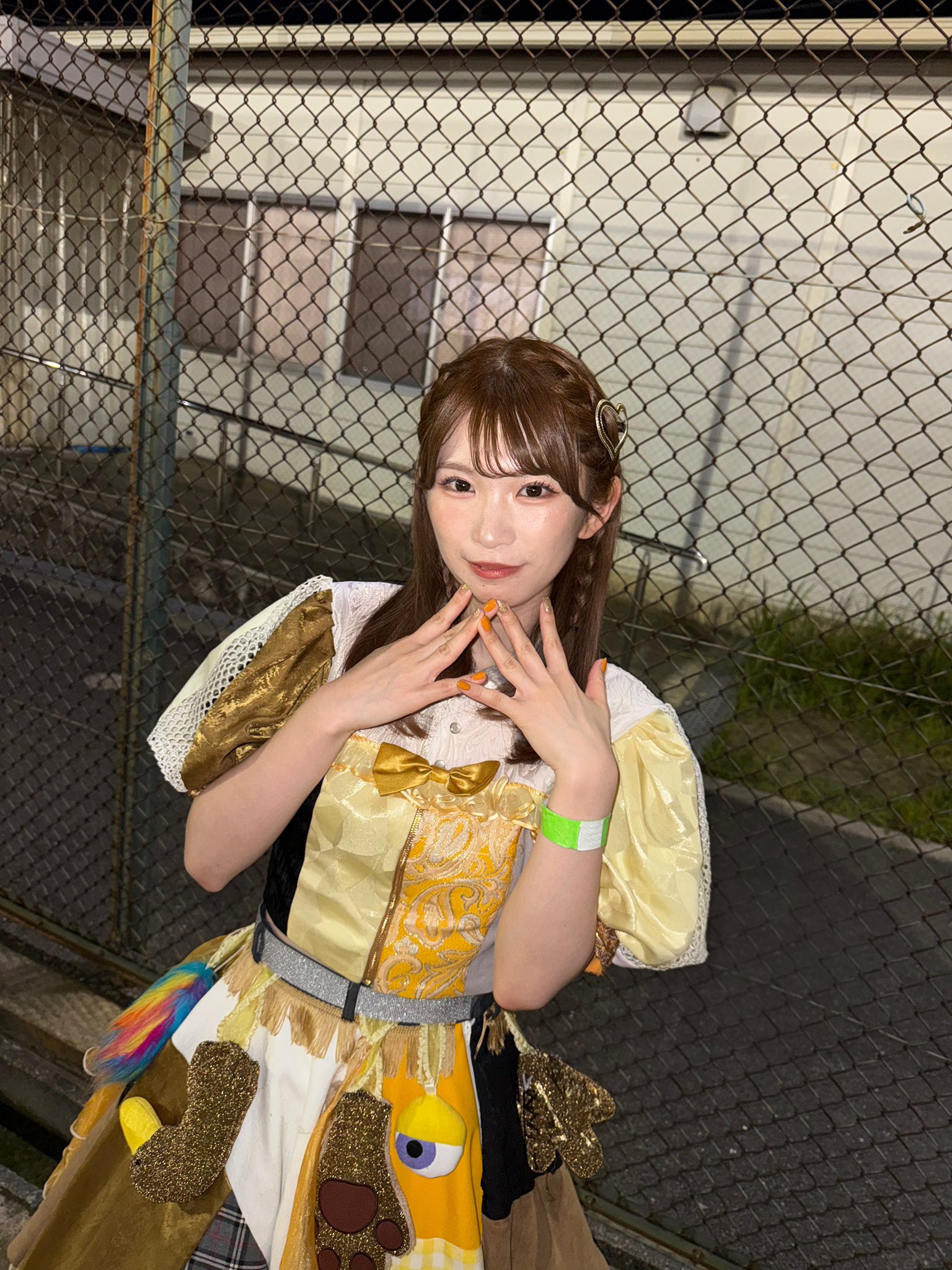 当選品 豆柴の大群 レオナエンパイア 直筆サイン入り チェキ MV衣装 レオナエンパイア (@LEONA_MAME96) / X