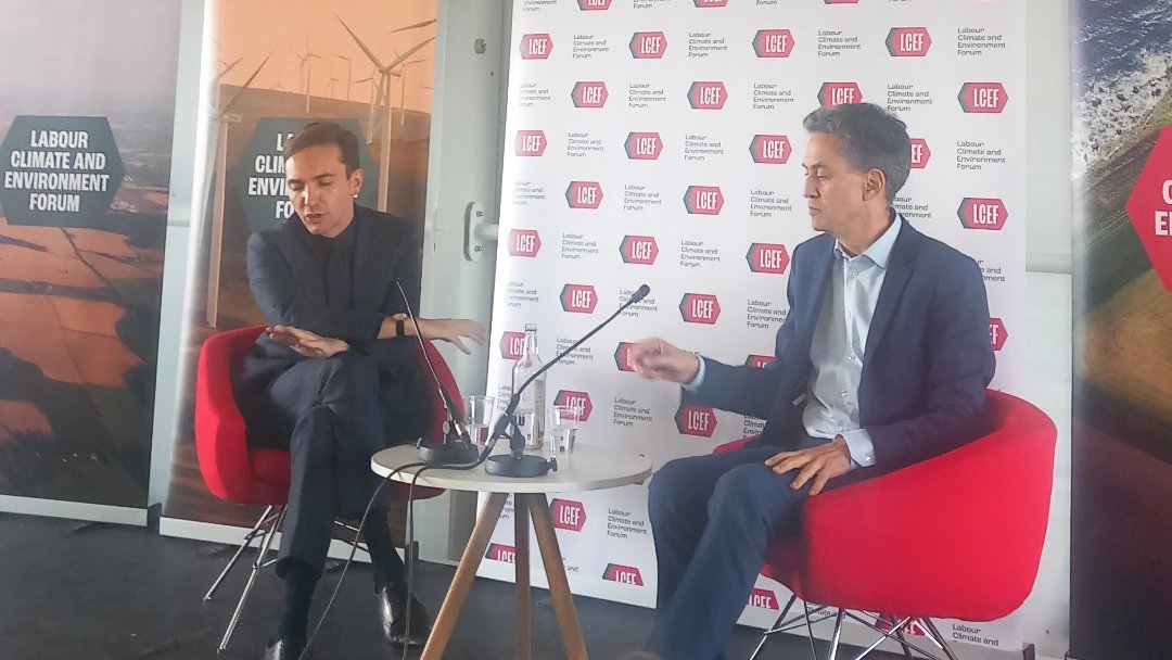 bethrjohn's tweet photo. "I came back not just because I care about climate, but because this is the route to tackling the inequalities that scar our country" @Ed_Miliband at #LabourConference2025 pretty much summarising one of the key points of our new report on #JustTransition @oxfamgb https://t.co/mUx4qcwZQZ