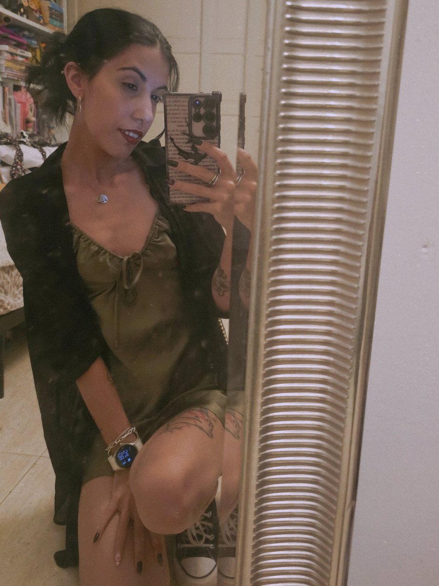 Maybe she's a 6, but she understands how the stack works in MTG.
Well, maybe not completely. 💁🏻‍♀️✨️