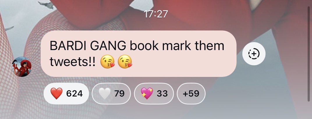 ShesFishy's tweet photo. LMAOOO. She really told her fans to bookmark the barbz tweets only for us to get the last laugh 😭😭😭 https://t.co/NDKFZai6lT