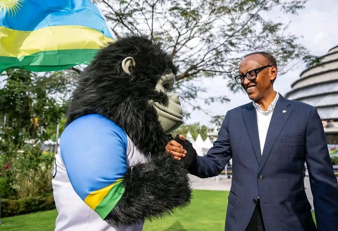 JustinNsengima's tweet photo. AMAFOTO: Perezida #Kagame yashimye imigendekere ya Shampiyona y’Isi y’Amagare yabereye i Kigali. #Kigali2025 #UCIWorldChampionship2025 https://t.co/iUKF6WmHEr