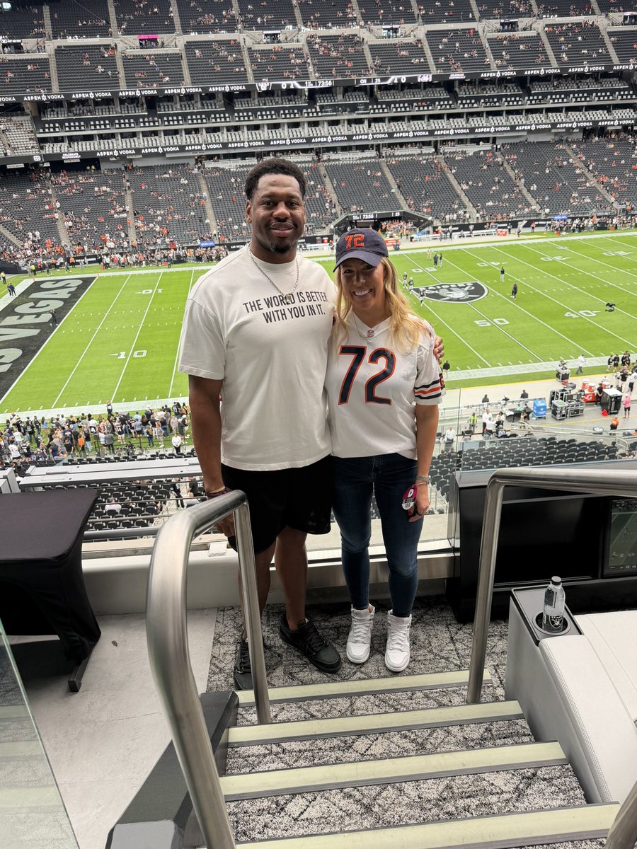 jennifermleno72's tweet photo. Finally get to watch a Bears game together as fans 🫶🏼 https://t.co/SrcleddLTy