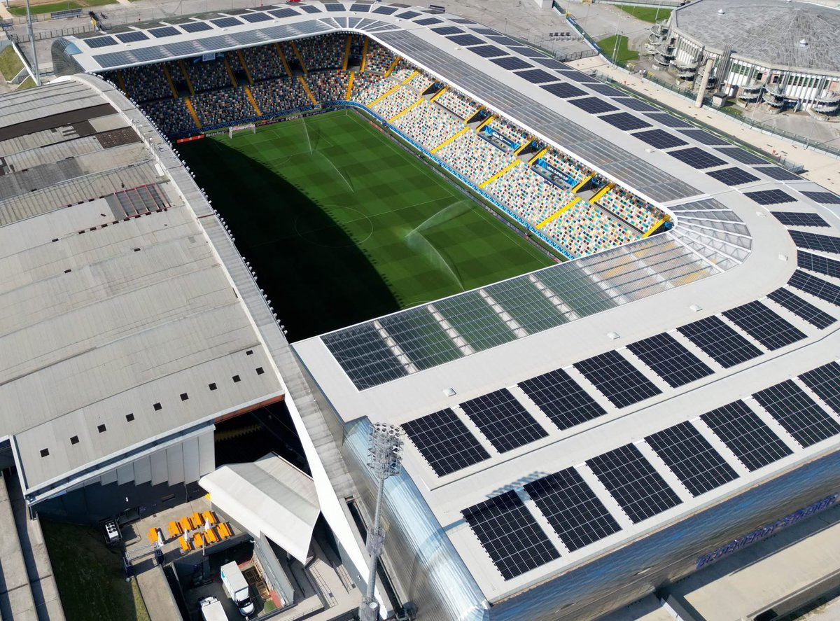 Stadio Friuli has over 2,400 solar panels installed across the stadium’s roof to generate around 3,000 kWh per day. This is Italy!!!!!