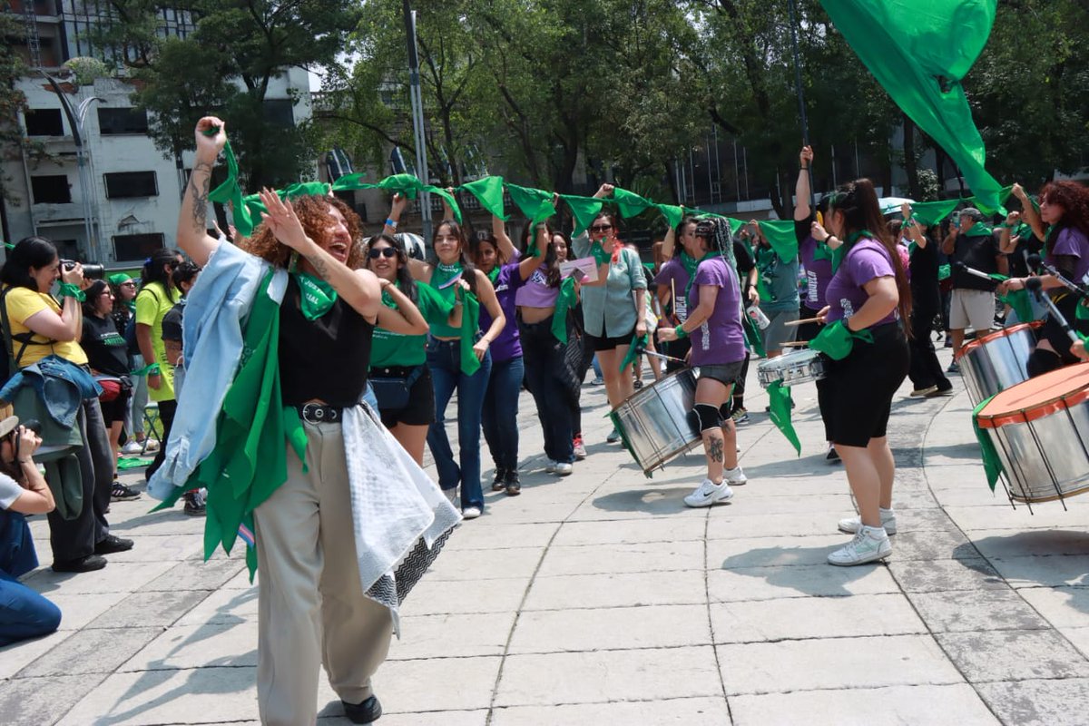 laprensaoem's tweet photo. #EnImágenes 📷
🟢🗣️Inicia la marcha #28S, sobre Paseo de la Reforma, donde colectivos feministas piden despenalizar el aborto en todo el país 

📷 Sergio Vázquez / La Prensa 
📲 https://t.co/cKMPoQGBnB https://t.co/Z0ZmyflaJy