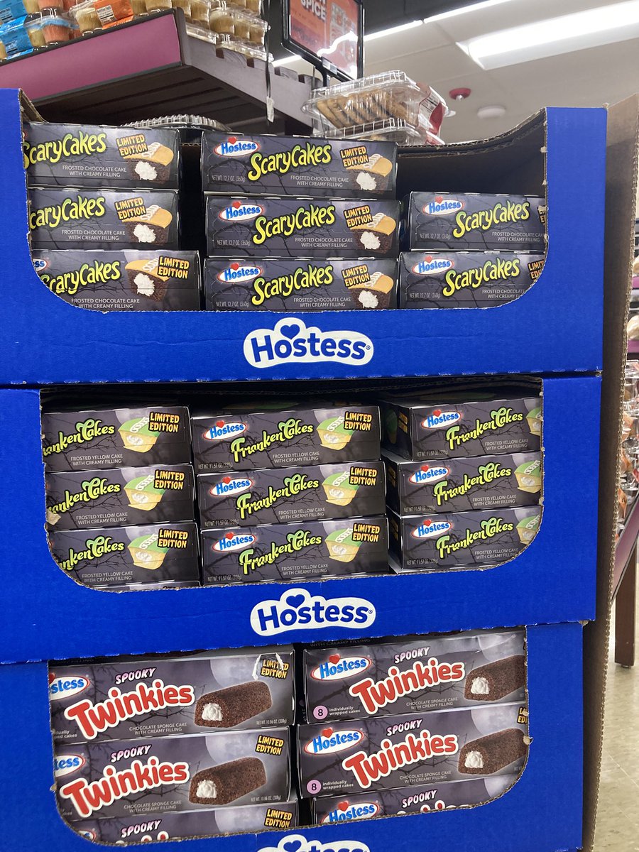 perfectyeast's tweet photo. I’m so sick in the head these are just normal cakes and twinkies to me https://t.co/sbFKBLhfa4