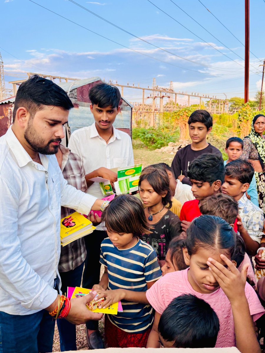 आज अपने साथियों के साथ जौरा नगर के कोर्ट के पीछे पहुँच कर नवरात्रि के अवसर पर लगभग 150  बच्चों को उनके शिक्षा से जुड़ी सामग्री दी। एवम  उनके उज्ज्वल भविष्य की कामना की।
Boss ❤️ <a href="/DevendraPSTomar/">Devendra Pratap Singh Tomar</a> 
<a href="/nstomar/">Narendra Singh Tomar</a> <a href="/DrMohanYadav51/">Dr Mohan Yadav</a> <a href="/drnarottammisra/">Dr Narottam Mishra</a> <a href="/vdsharmabjp/">VD Sharma</a> <a href="/ChouhanShivraj/">Shivraj Singh Chouhan</a> <a href="/OfficeofSSC/">Office of Shivraj</a>