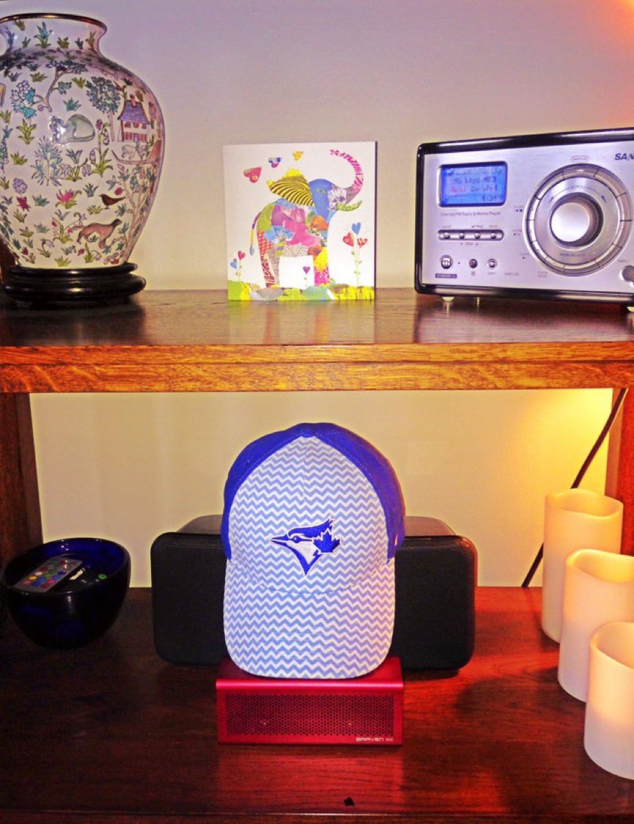 suebertin's tweet photo. “I was there on Oct 14, 1992 — the night the @BlueJays became the first non-U.S. team to win a pennant. Best game ever. 🧢⚾️ Today old school 🎧📻 hoping for history again. Let’s go #BlueJays 💙 #NextLevel” https://t.co/8JKYcjghUh