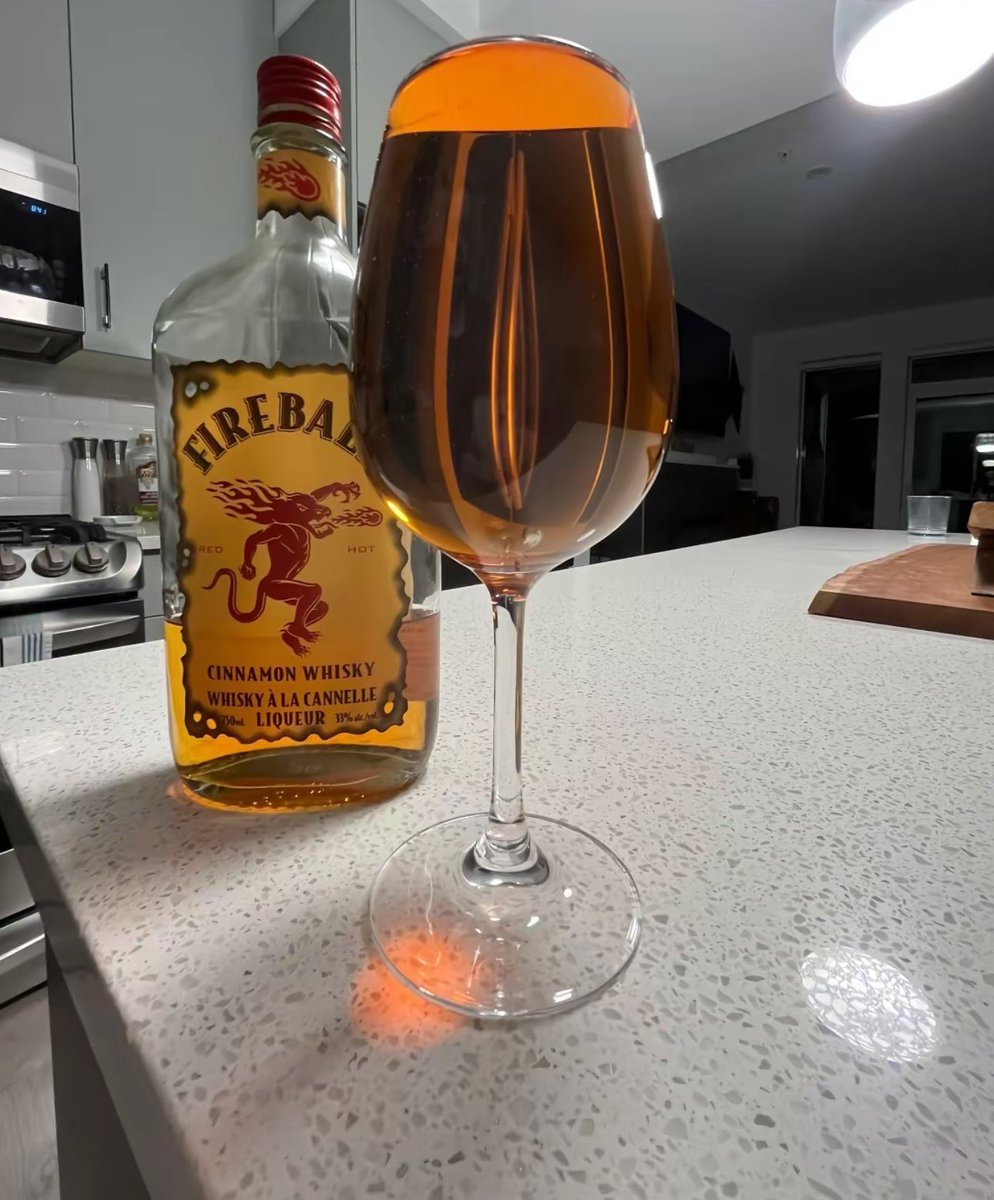 broadheadmhmm's tweet photo. Giants win let’s celebrate (maleek 😓) https://t.co/FqKi8c9Jks