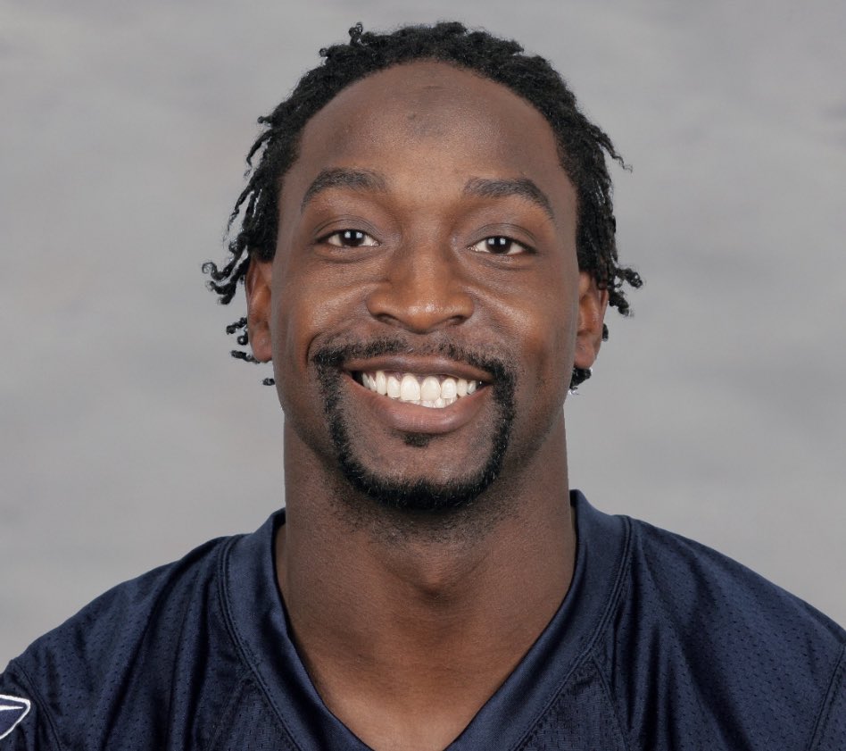 IanJaeger29's tweet photo. BREAKING: Former NFL Cornerback Charles Tillman resigns from the FBI because of President Trump’s immigration policies. https://t.co/N3ELh2W3jk