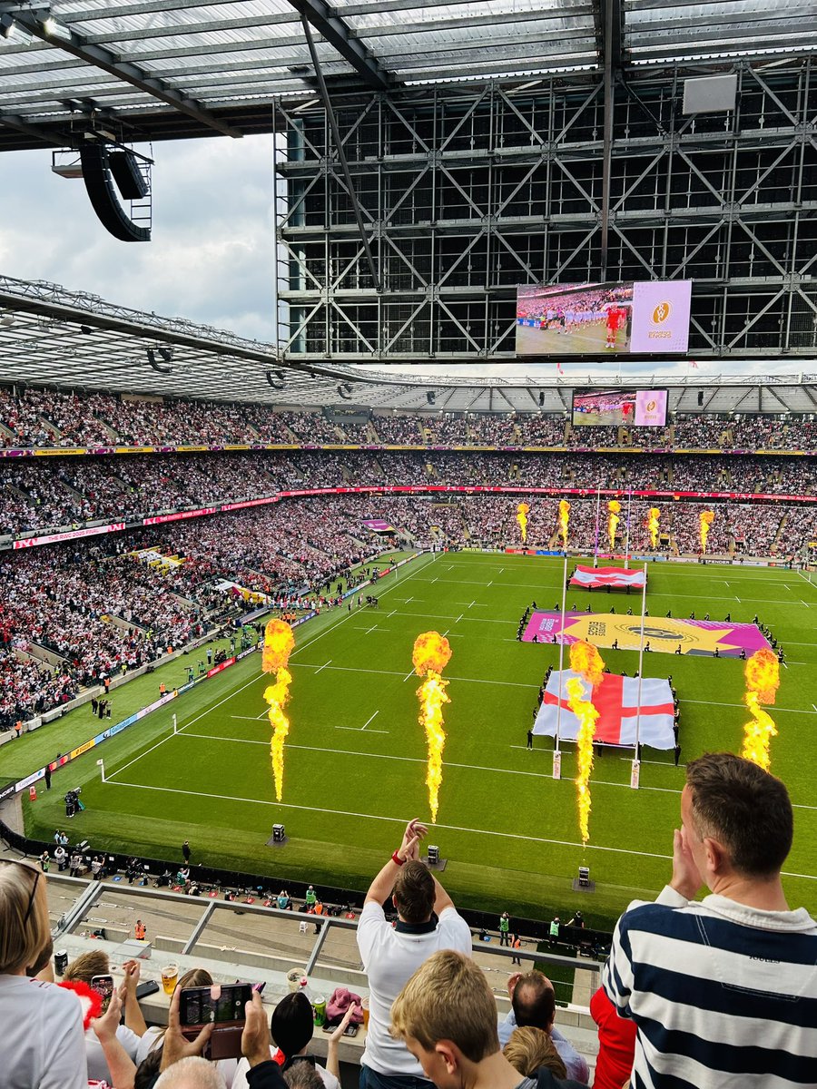 Pluto_Freud_x's tweet photo. If you build it, they will come. What an incredible day, the photos will never convey the atmosphere. 🌹🔥🏴󠁧󠁢󠁥󠁮󠁧󠁿 I was one of nearly 82,000, a record for a women’s rugby match 💪 https://t.co/AaZJh3jQ98