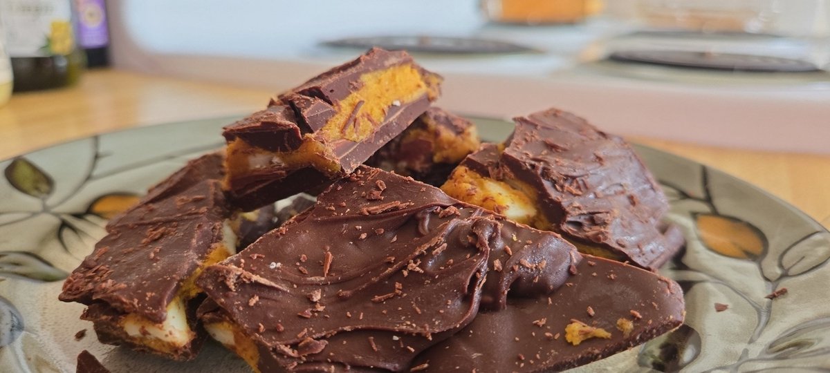 I'm such a fan of a #chocolate and #PumpkinSpice combo that this pumpkin spice cookie dough bark was inevitable.