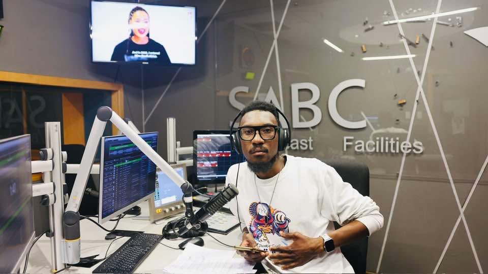 Radio simplified eka Munghana Lonene FM 

Live till 00:00am