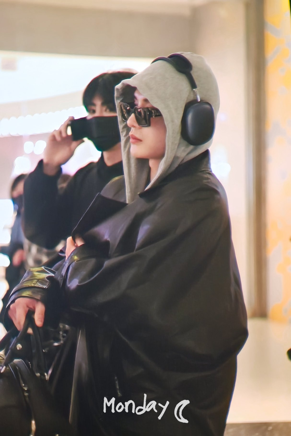 韓国ウォン　127000ウォン 𝟐𝟒𝟏𝟏𝟎𝟗.𝟏𝟎 𝐖𝐀𝐋𝐊 𝐓𝐇𝐄 𝐋𝐈𝐍𝐄 𝐢𝐧 𝐉𝐀𝐏𝐀𝐍