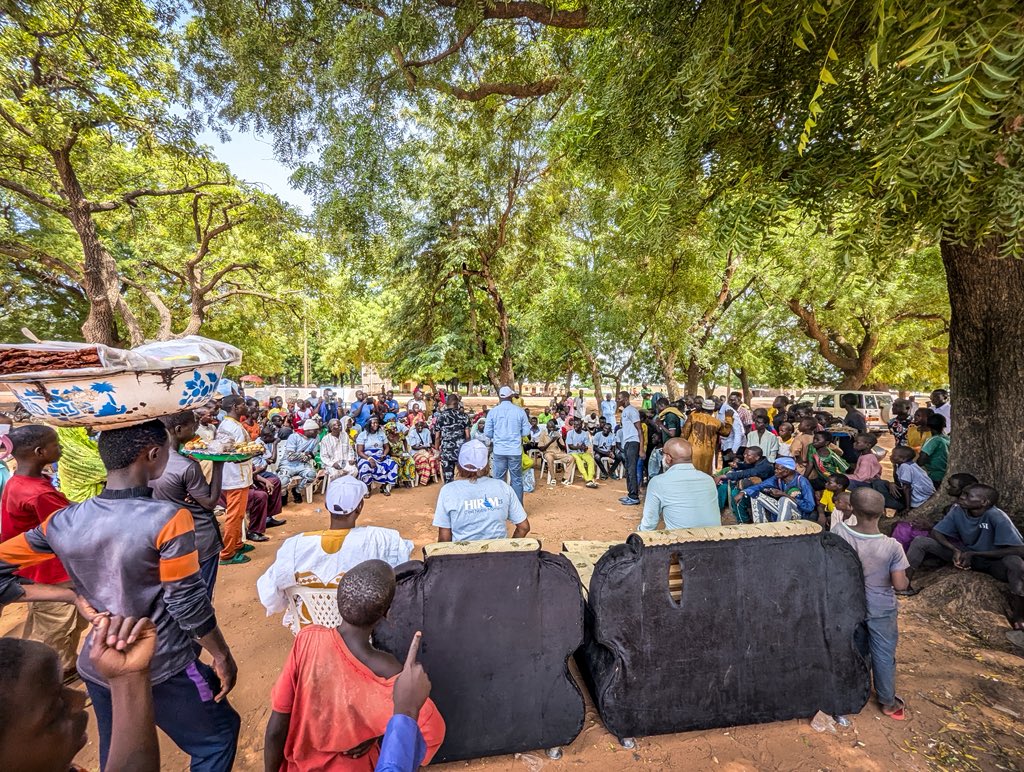 Mpodol_237's tweet photo. La caravane grise poursuit sa route 🛣️

Nouvel arrêt : Ngong 📍

Merci pour ton amour, ta jeunesse, tes conseils et tes cadeaux.

Let’s do it together !
Our Time has come !

#Hiram2025
#CestNotreMoment https://t.co/GIQjHFHTVL