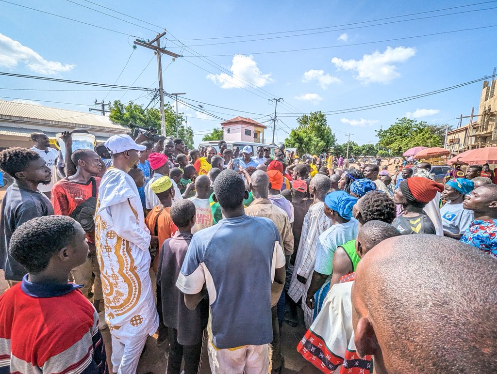 Mpodol_237's tweet photo. La caravane grise poursuit sa route 🛣️

Nouvel arrêt : Ngong 📍

Merci pour ton amour, ta jeunesse, tes conseils et tes cadeaux.

Let’s do it together !
Our Time has come !

#Hiram2025
#CestNotreMoment https://t.co/GIQjHFHTVL