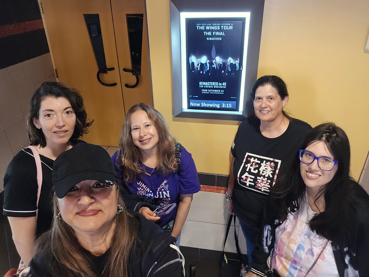 MickeyParks18's tweet photo. Ready for Round #2 BTS: The Wings Tour: The Final 💜💜💜💜💜💜💜
@JLonghorns @JRKsgirl @Angelina_BTS_V
#BTSWEEK
@BTS_twt https://t.co/5kaidW7kKi