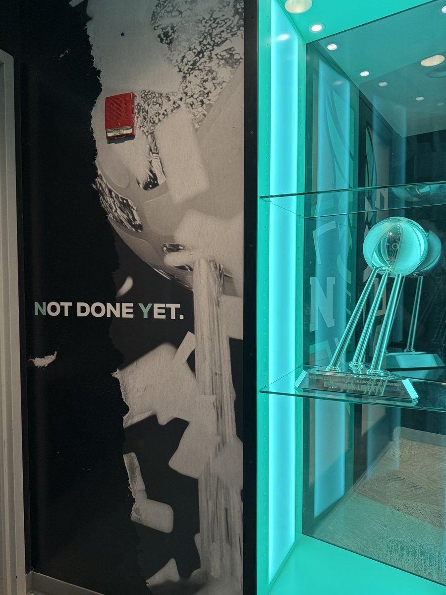 mst2979's tweet image. Onwards &amp;amp; upwards. Back better than ever! #LIGHTITUPNYL