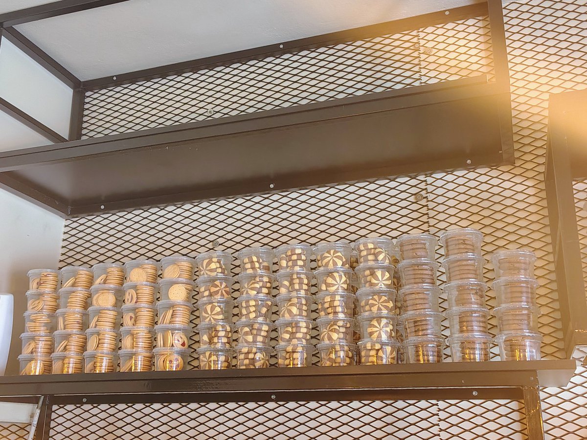 ntzoidos's tweet image. Έρχεται νέα εβδομάδα...γεμίσαμε φρέσκα μπισκότα για συνοδεία με τον μοναδικό μας καφέ!! #coffeecorner #moschato #coffeecornermoschato #snak #2109400573