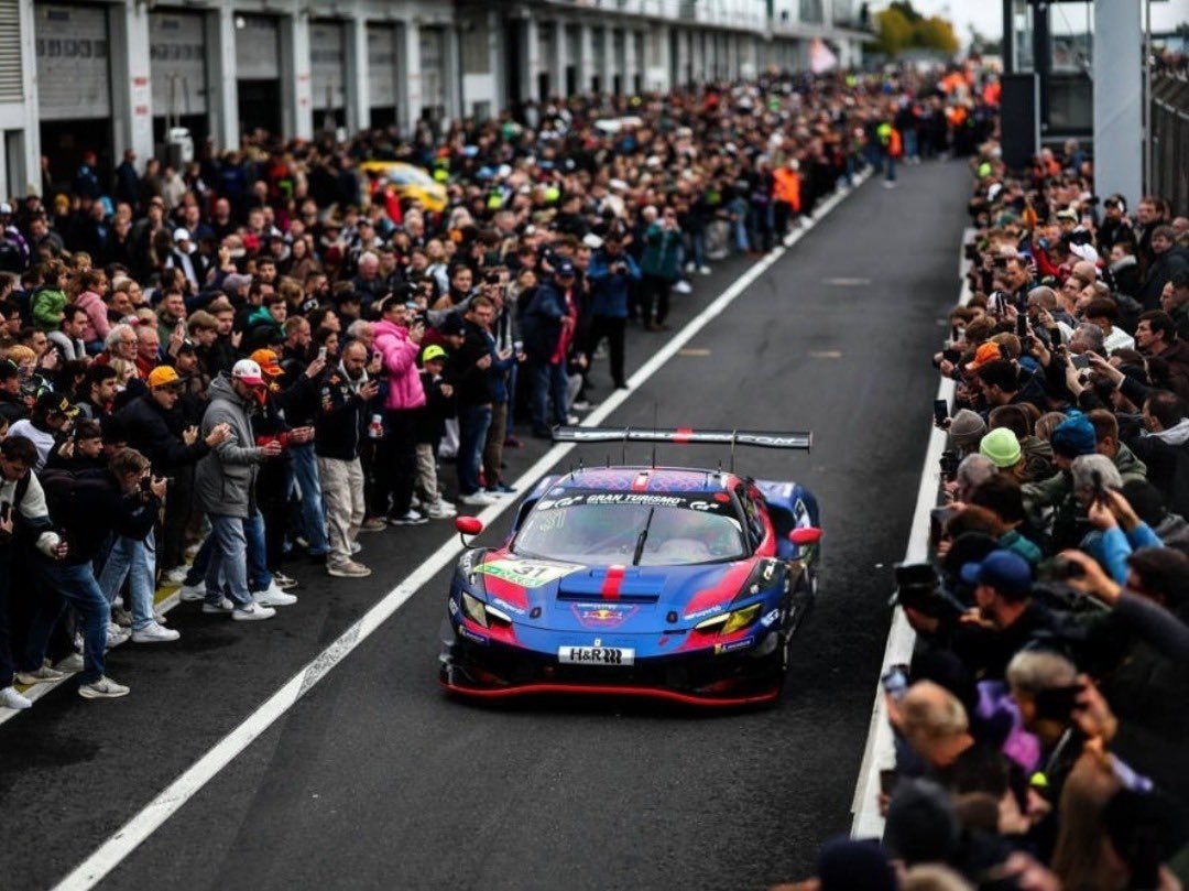 sen motorsporlarının başına gelmiş en inanılmaz şeysin.