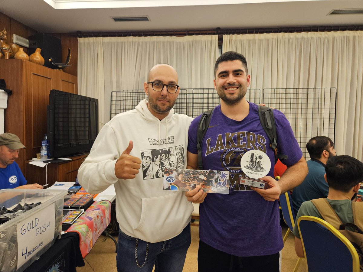 Pachangatorneo's tweet photo. El gran @patxisanchez le toca ahora disfrutar del Pachanga Tournament  y celebrar ser el subcampeón del Pro Tour.  Te mereces tu coctel y hamaca  en el Pachanga. https://t.co/Vm3AMK3wFC