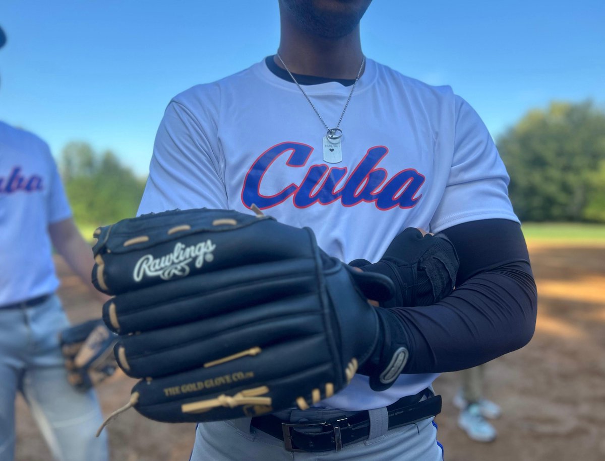 EmbaCubaUS's tweet image. To celebrate the 65th anniversary of the Committees for the Defense of the Revolution (CDR), @EmbaCubaUS  organised a friendly baseball match with members of the Democratic Socialists of America (DSA).
Cubans studying in the United States introduced baseball to #Cuba. This…