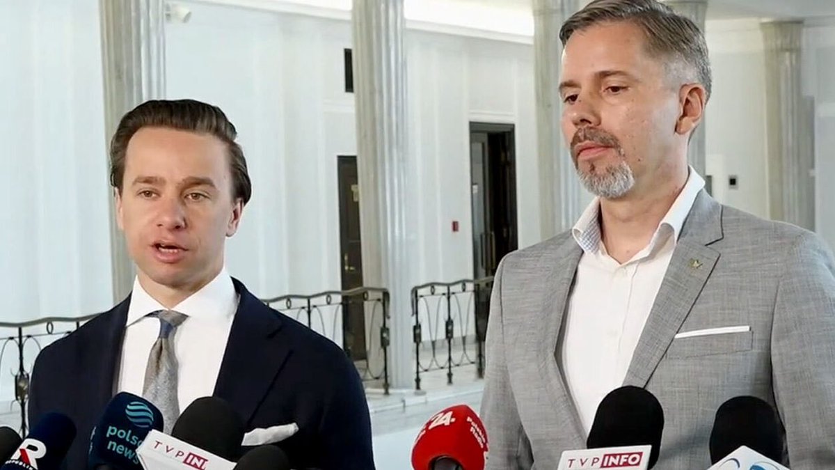 Propeertys's tweet photo. ❗️Drogie dzieci to jest Roman Łazarski prawa ręka Mentzena i Bosaka skarbnik Konfederacji który zarobił 6 MLN złotych na sprowadzaniu imigrantów z Azji i Afryki https://t.co/YQdLNYhJ1t